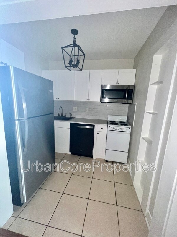 Building Photo - 360 13th Ave NE