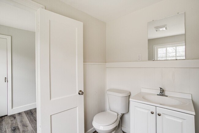 Building Photo - Fully Remodeled 3 Bed, 2 Bath Home in River Oaks w/ Basement- 76114
