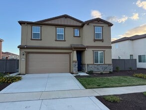 Building Photo - 4 BD 3 BATH HOME BRAND NEW IN PLUMAS LAKE