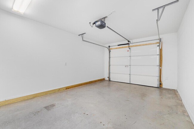 Building Photo - 2927 Watauga Rd