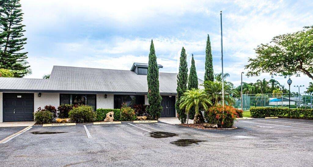 Building Photo - 1165 Summit Trail Cir