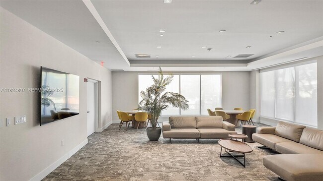 Building Photo - 1060 Brickell Ave