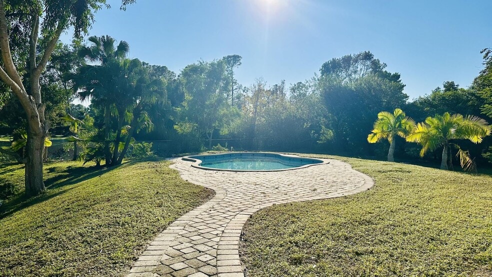 Building Photo - 12816 67th St N