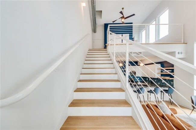 Building Photo - 208 12th St NE