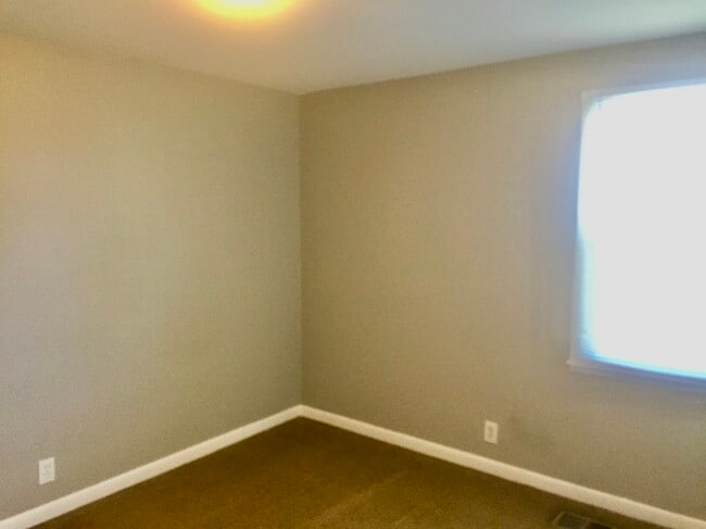 Building Photo - 305 35th Ave N