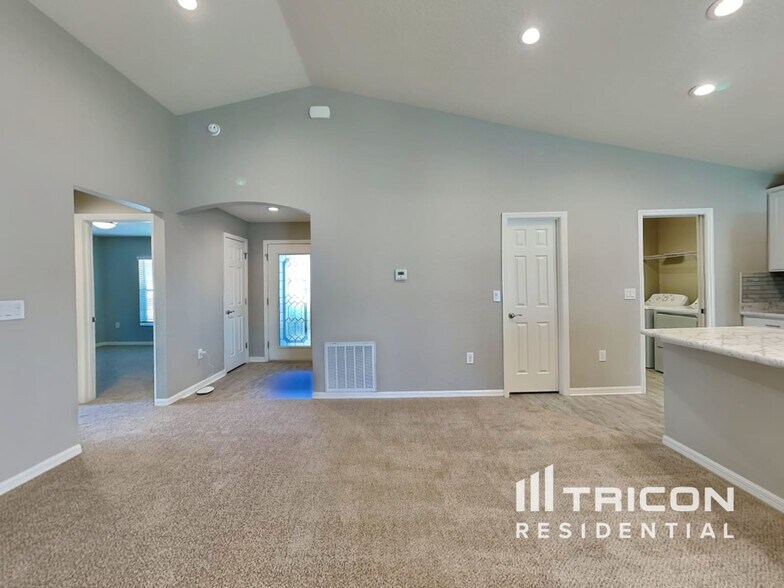 Building Photo - 887 Orleans Dr