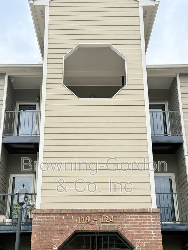 Building Photo - 123 West End Pl