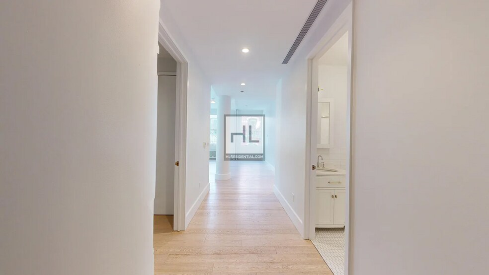 Building Photo - Beautiful 4 Bedroom 3 Bath Apartment In So...
