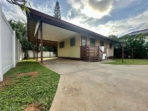 Building Photo - 390 Auhana Rd