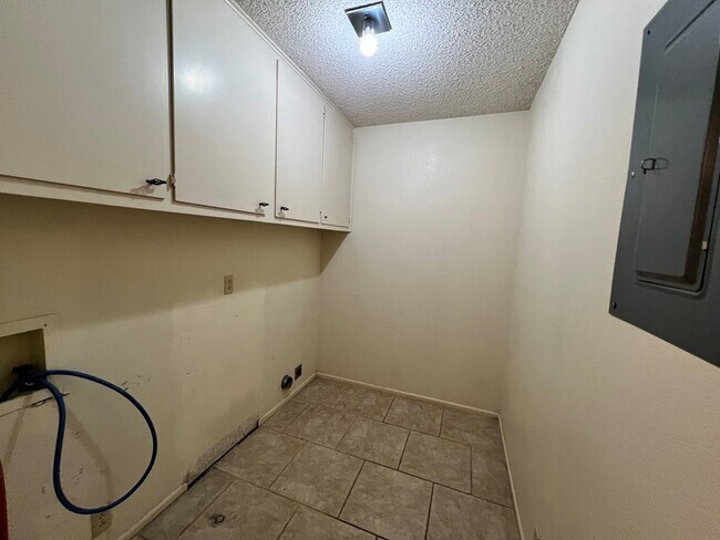 Building Photo - 10 Arroyo-Santiago