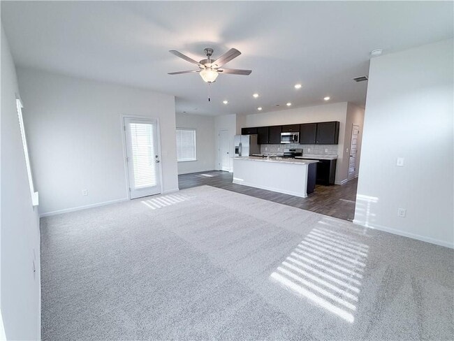 Building Photo - 145 Red Oak Ln