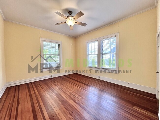 Building Photo - 2417B Clark Street