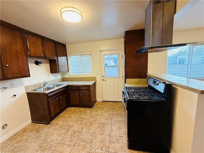 Building Photo - 5250 La Madera Ave