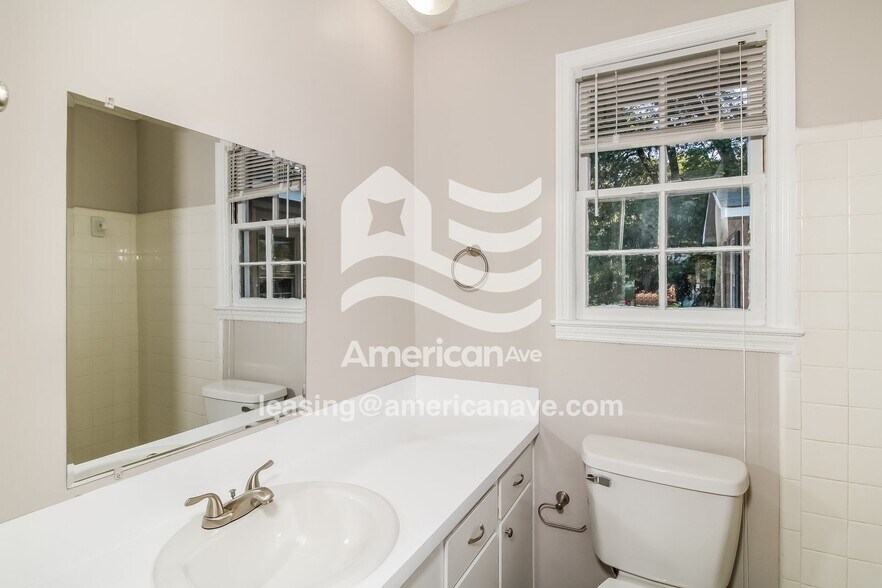 Building Photo - 200 Bob White Ave