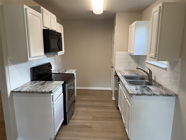Building Photo - 10890 Royal Adrian Dr