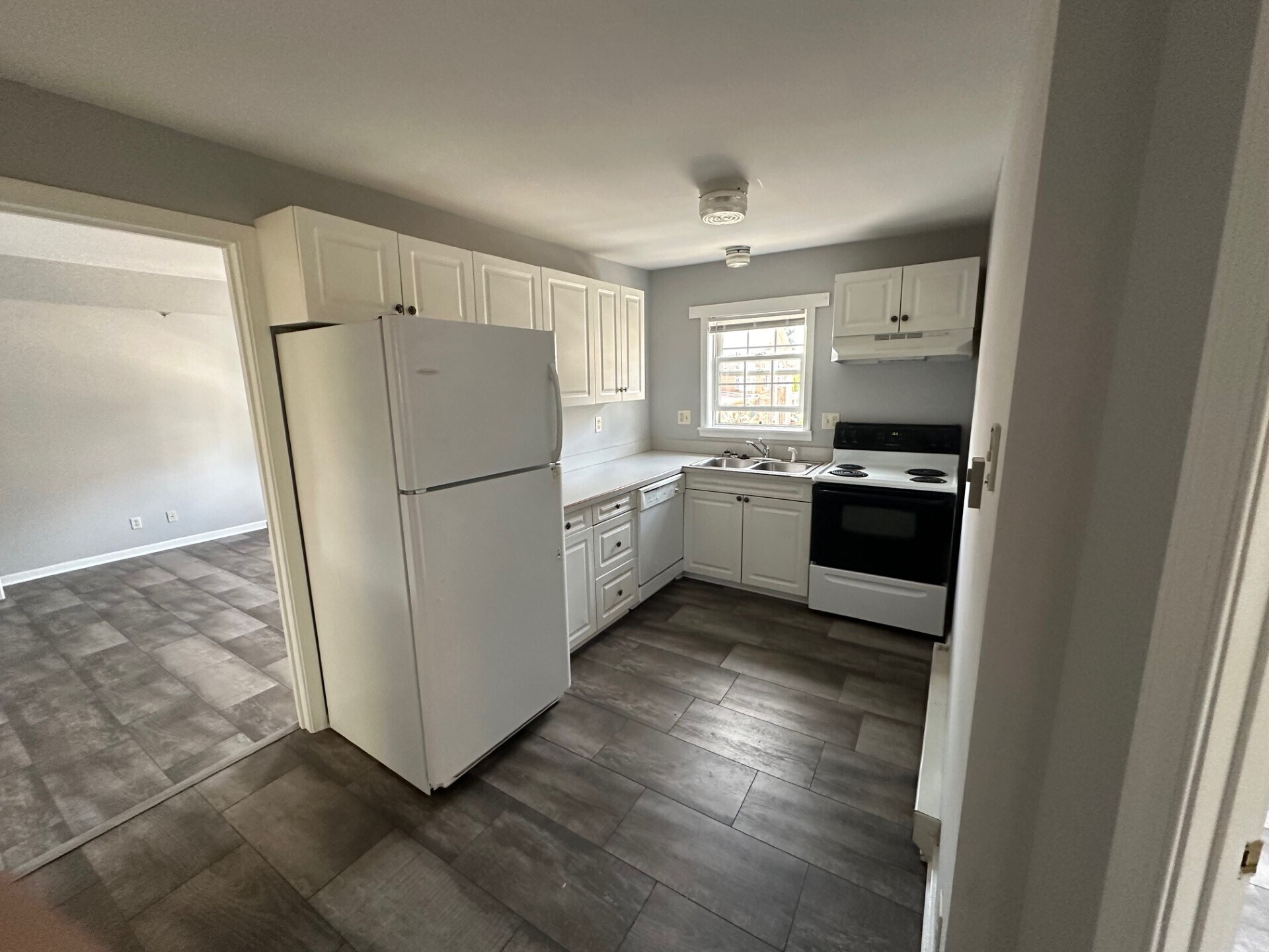 Kitchen V1 - 426 W Main St