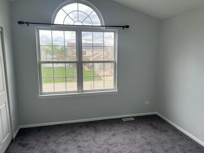 Building Photo - 437 S Orchard Dr