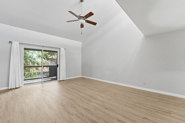 Building Photo - Fully Updated 2 Bed Mesa Condo | Quartz Counters + Pool & Spa