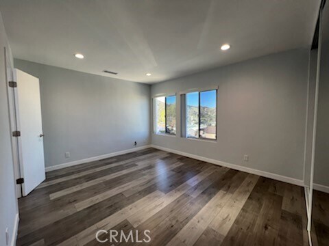 Building Photo - 10214 McClemont Ave