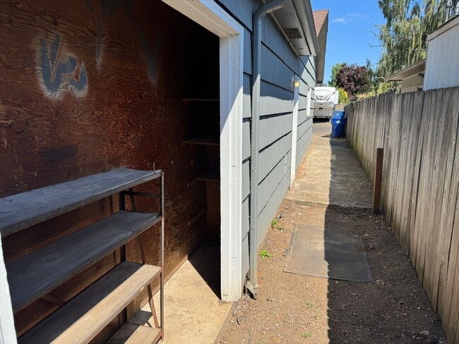 Building Photo - 1 bedroom apartment in Eugene!