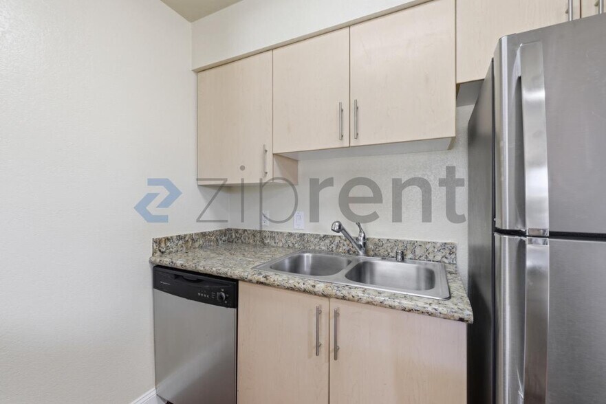 Building Photo - Unit 101