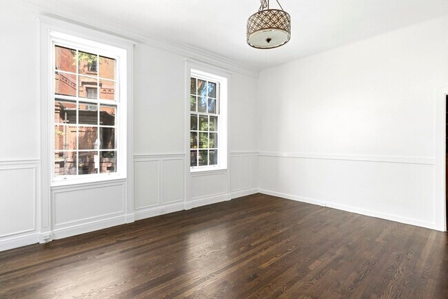 Building Photo - 2 Otis Pl