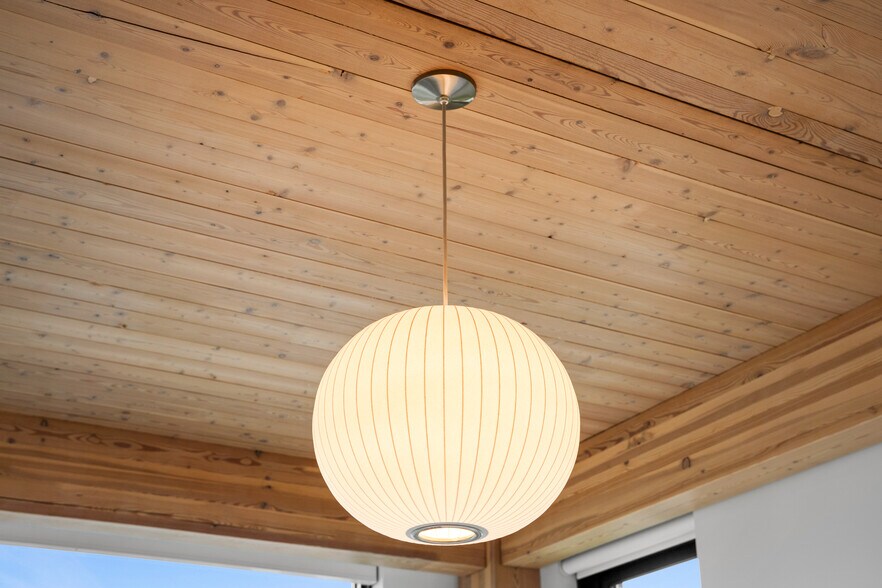 Building Photo - 12 NE Fremont St