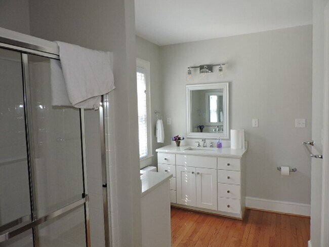 Building Photo - Call Office 804-642-2106 linda@vacosold.com
