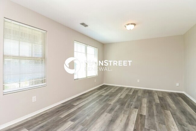 Building Photo - 3 Bedroom Pet-Friendly Home in Fort Worth, TX with Main Street Renewal