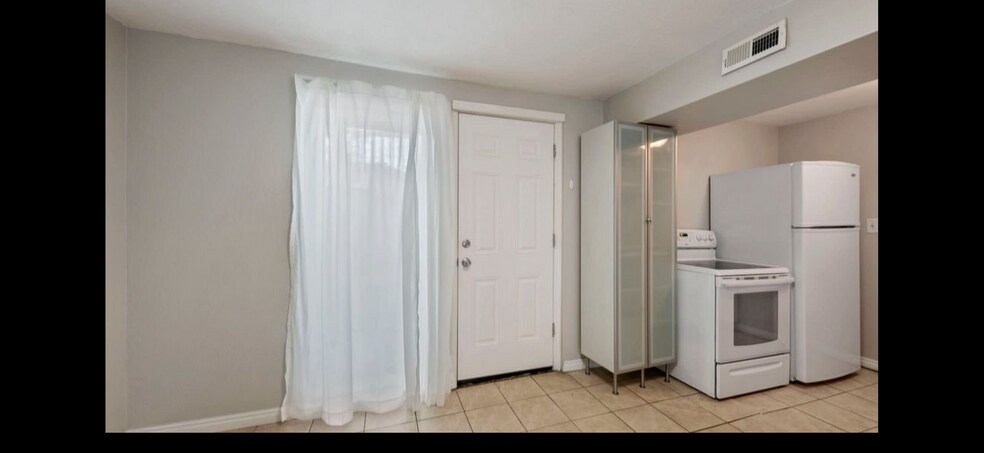 Building Photo - 1532 S 200 E