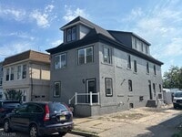 Building Photo - 102 10th St