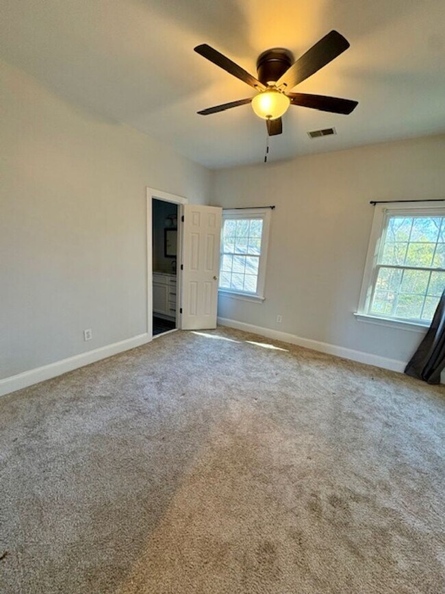 Building Photo - Spacious Five Bedroom Home in Mount Pleasant