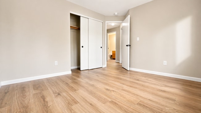 Building Photo - Newly Updated 3BR in The Arbors | Private Long Lake Access + Large Deck