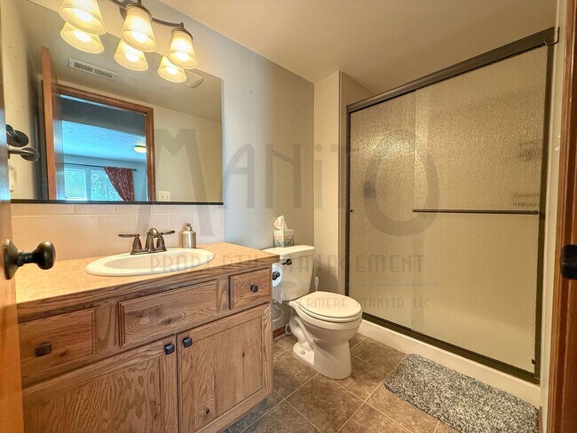 Building Photo - Spacious Eagle Ridge Home