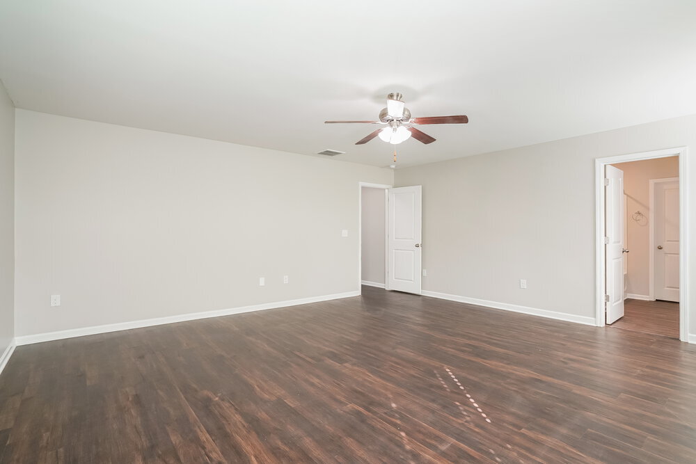 Building Photo - 170 S Great White Way
