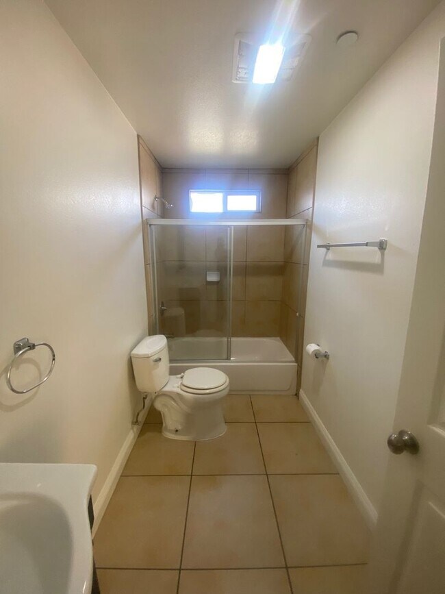 Building Photo - 76(914)