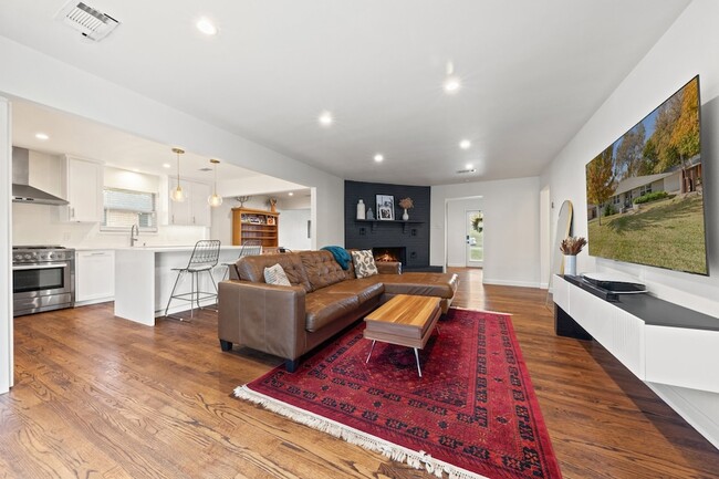 Building Photo - 8053 Claremont Dr