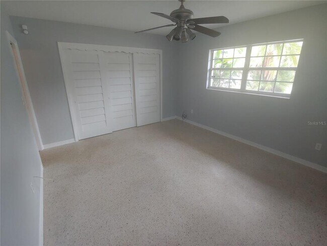 Building Photo - 2446 Fairway Ave S