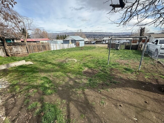 Building Photo - Now renting 2 bedroom House