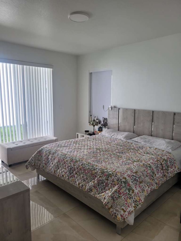 Building Photo - 16909 SW 141st Ct