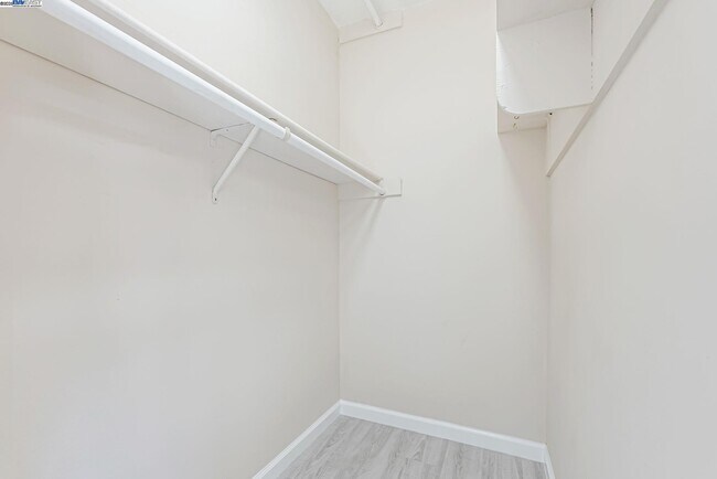Building Photo - 1180 Saranap Ave