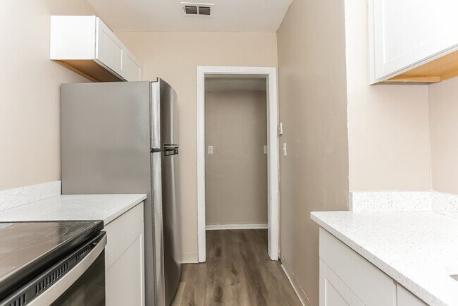 Building Photo - 5129 Appleton Ave