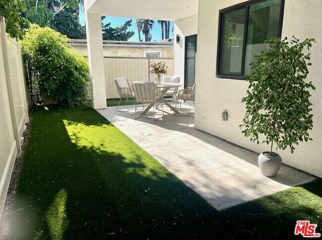 Building Photo - 9946 Farragut Dr