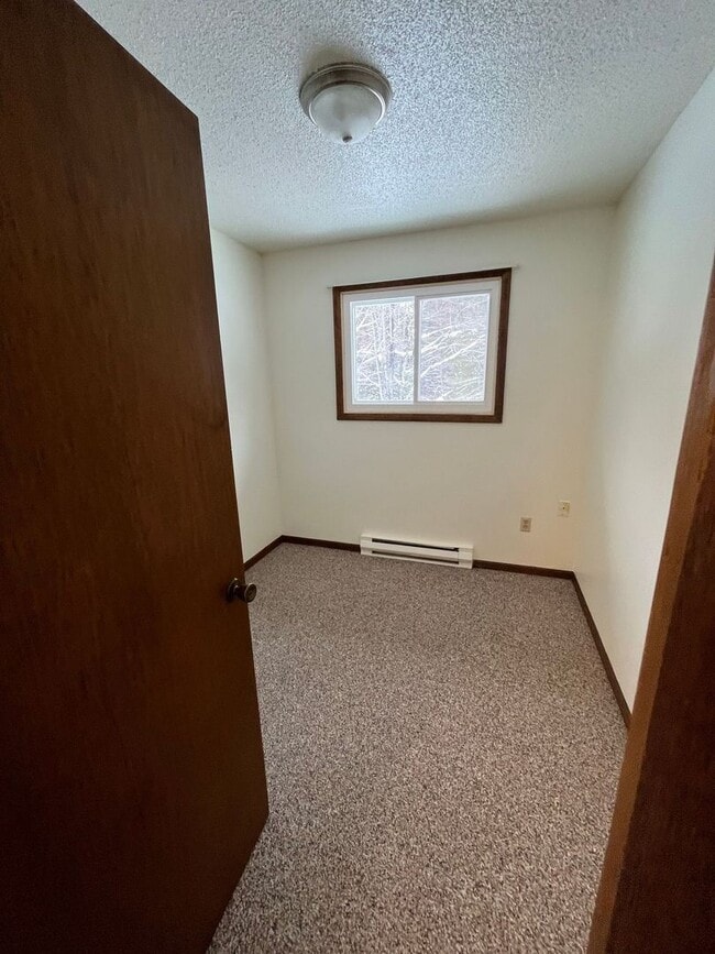 Building Photo - 877 Loon Lake Rd