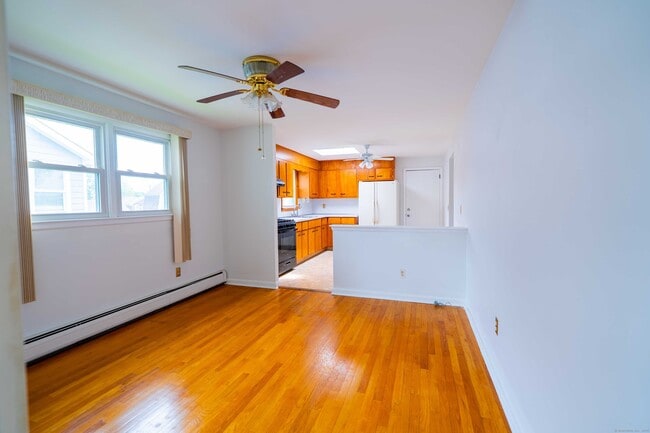 Building Photo - 326 Grovers Ave