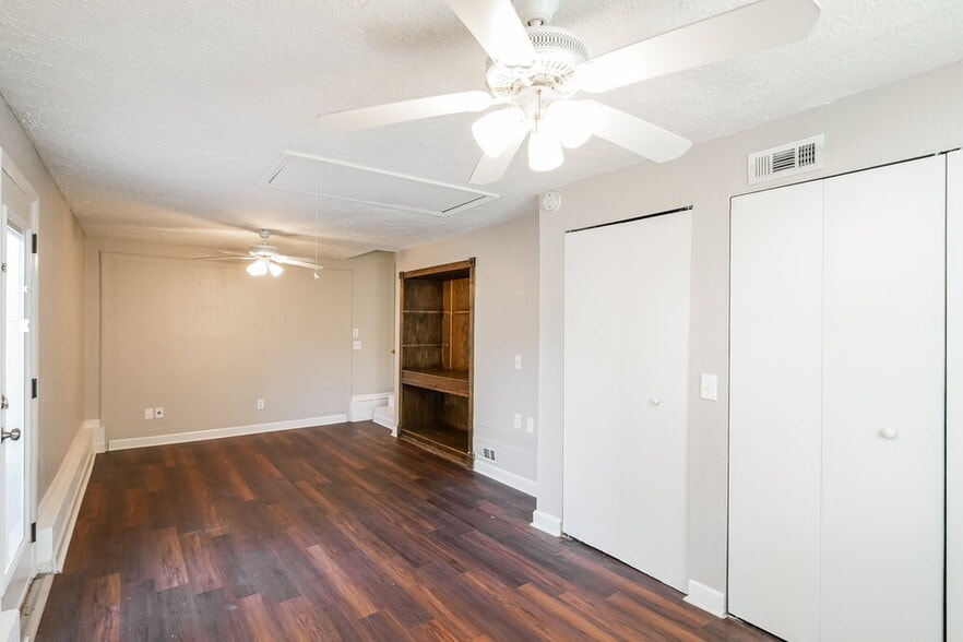 Building Photo - 142 Creekwood Ln