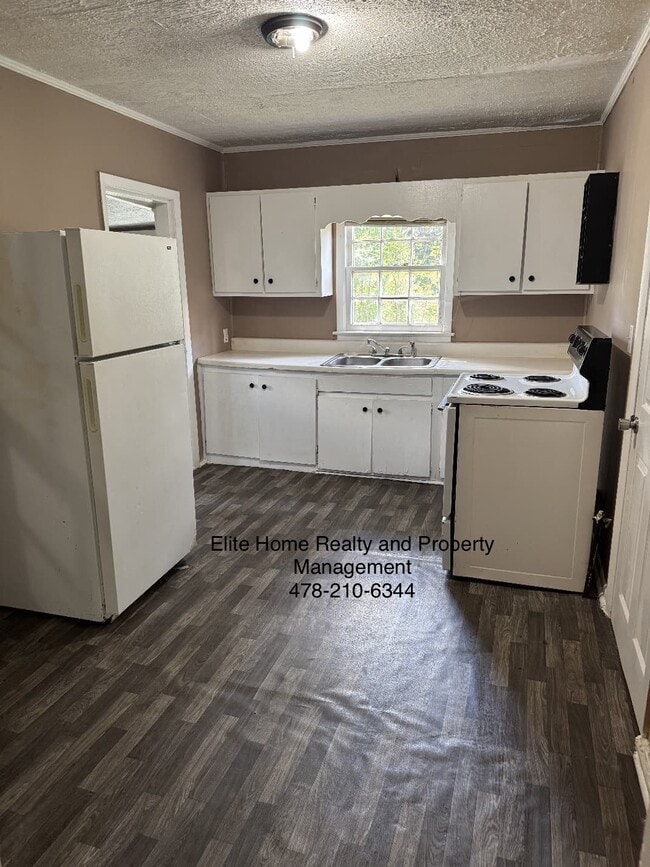 Building Photo - 1220 Sylvian Dr