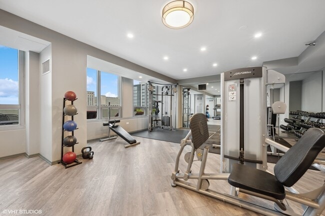 Building Photo - 701 S Wells St