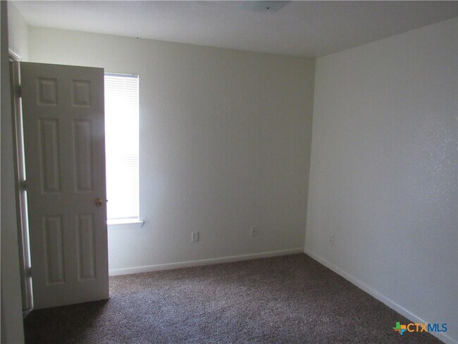 Building Photo - 3903 Hitchrock Dr