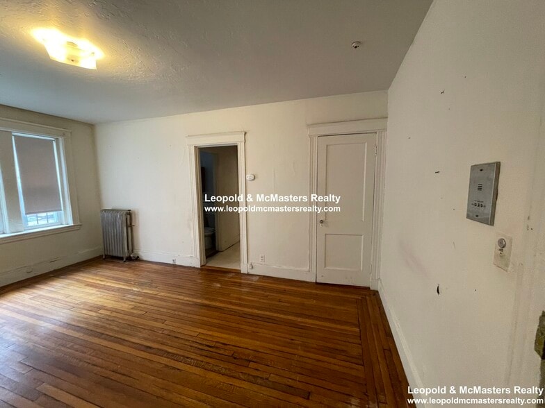 Building Photo - 100 Washington St